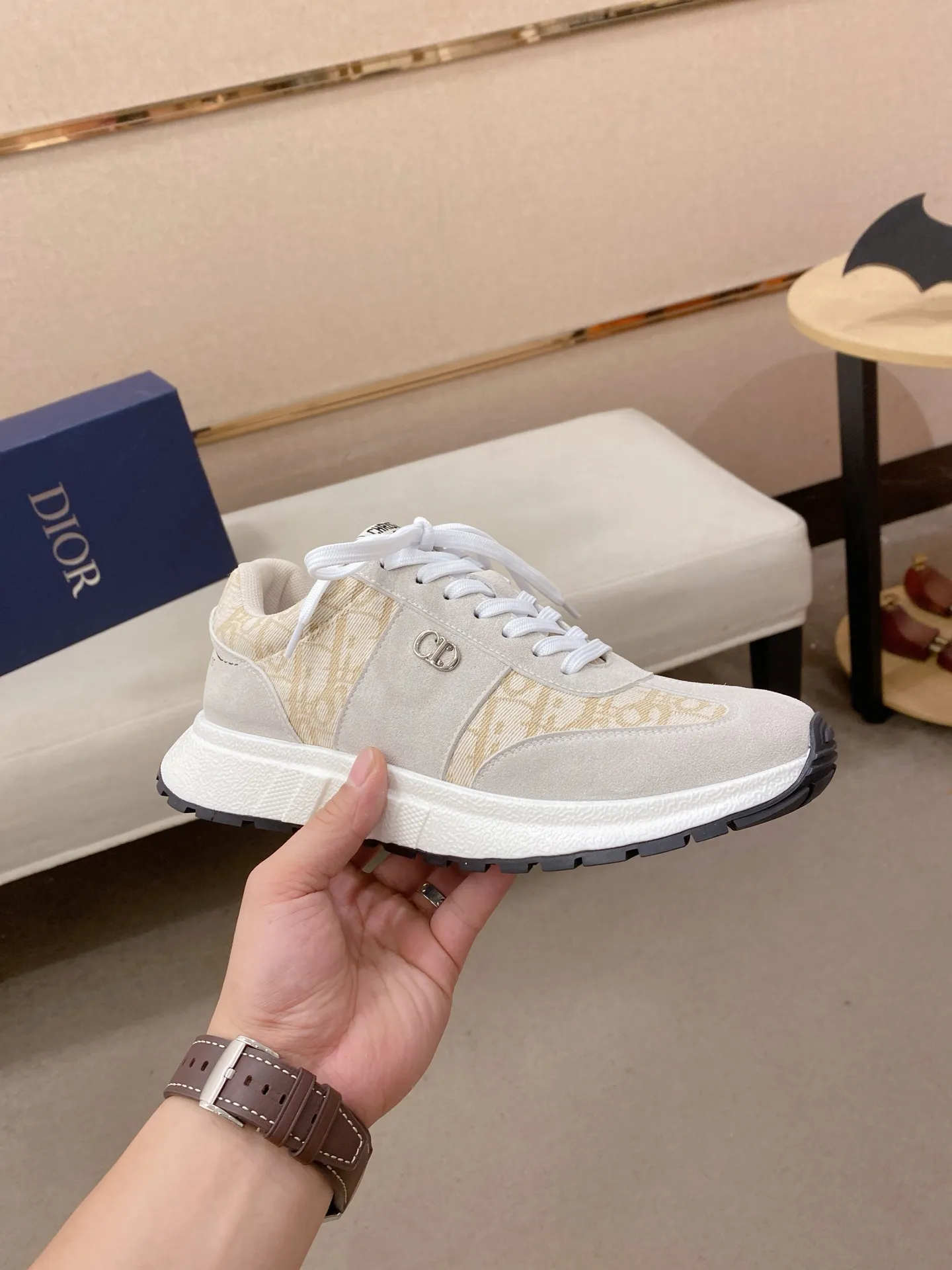 Men's shoes💰 462💰🇮🇹🇮🇹Dior d The new model is on sale at the same time at the counter. The upper 🇮🇹 is imported Italian first-layer cowhide, and the lining is fully imported sheepskin 💪💪. It is a complete 1⃣️ to 1⃣️ replica 🇮🇹💪💪, ⚠ Sole: The original sole is specially provided by the original factory. The exclusive movable molded sole is super comfortable. ⚠Original factory single goods, 🔍🔍high quality, you can enter and leave the counter at will, welcome to compare⚠. Code number: 38-44. Can be customized 45-46